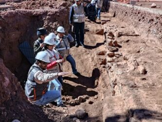 Dirección de Cultura de Cusco plantea alternativas técnicas para conservar camino inca hallado y garantizar continuidad de obra de drenaje pluvial.