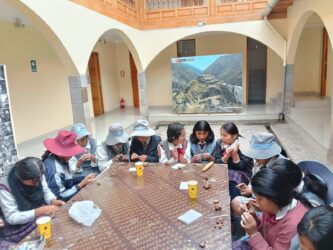 CULTURA CUSCO ACERCA A ESTUDIANTES DE PAUCARTAMBO A LAS TECNOLOGÍAS ANCESTRALES DE LA CERÁMICA
